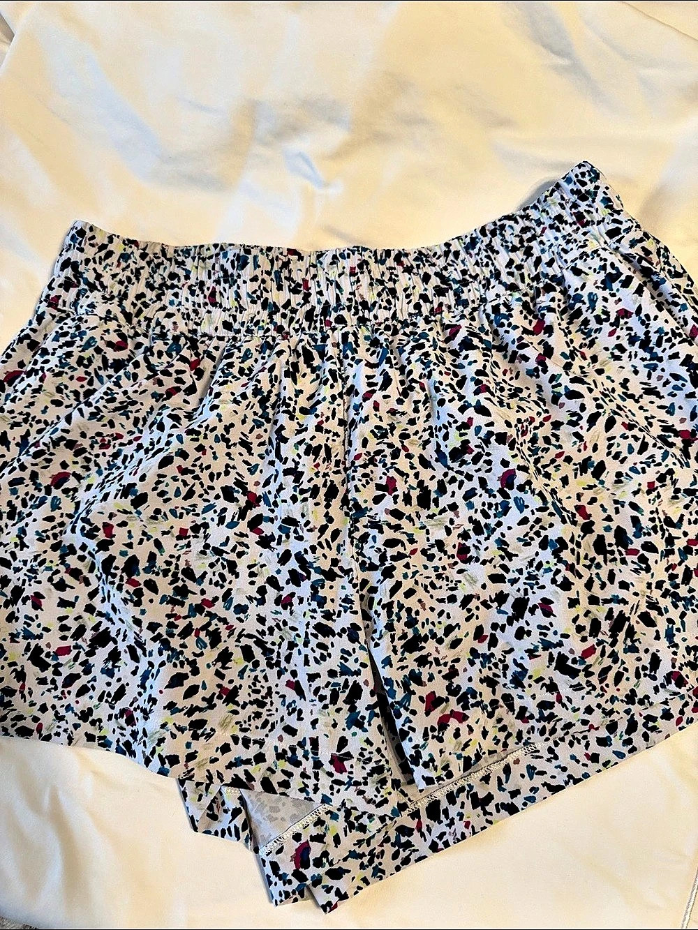 Athleta Weekender Run Short “Jasper Abstract White” Print Athletic Shorts Small